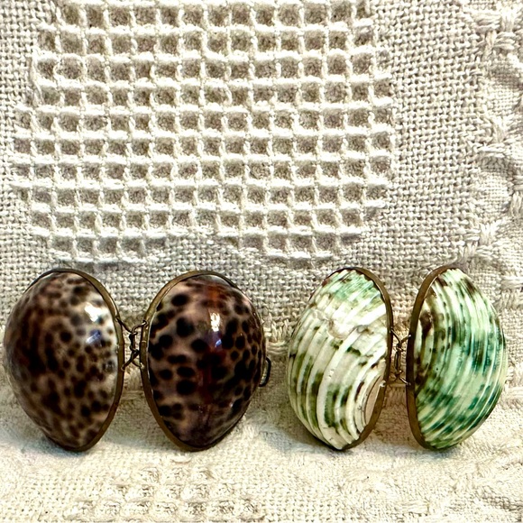 2 Vtg 70’s Natural Shell Trinket Boxes Rosary Holder Turbo Shell & Tiger Cowrie - Picture 4 of 14